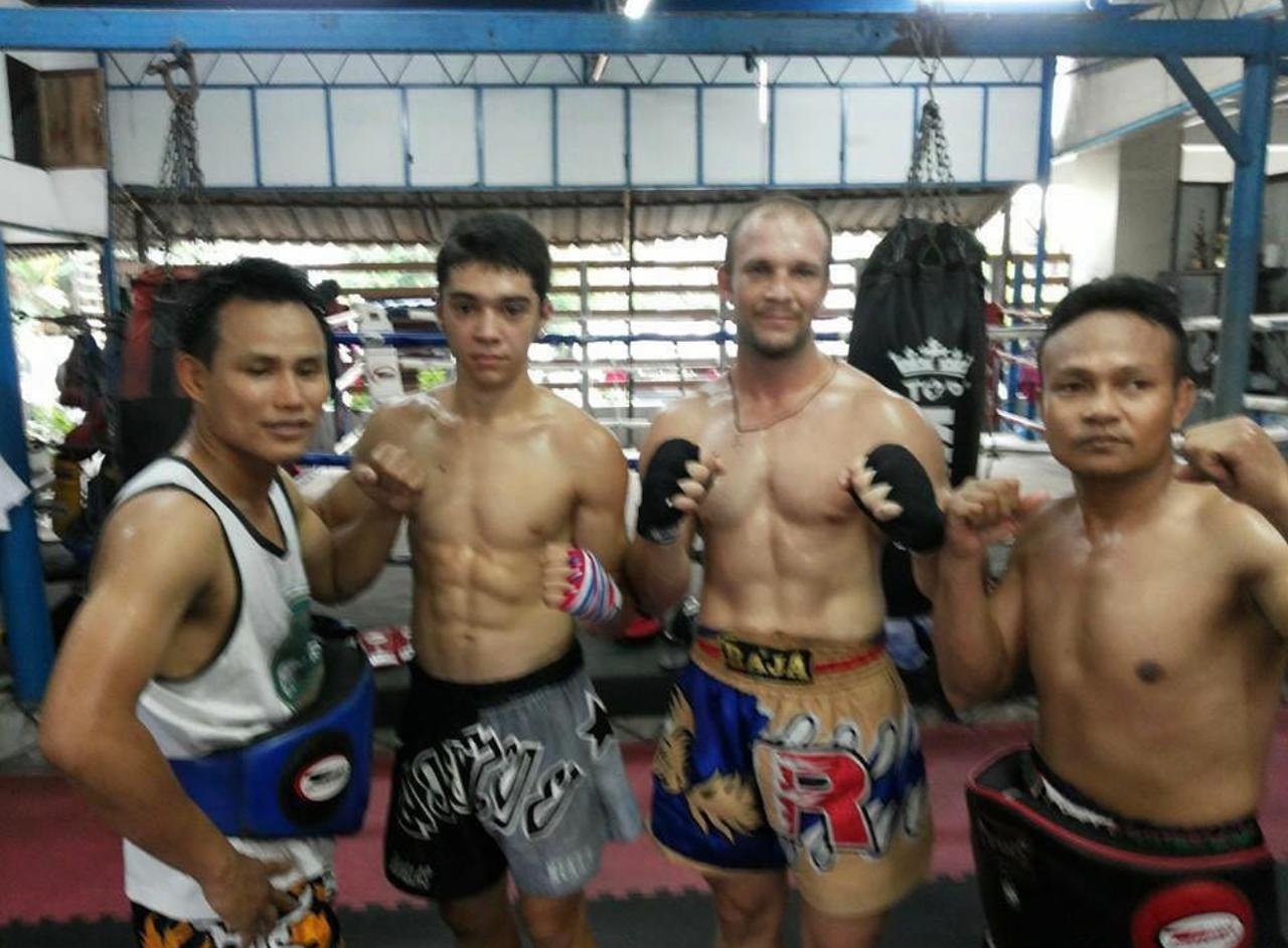 André Luís Ribeiro dos Santos treinando Muay Thai